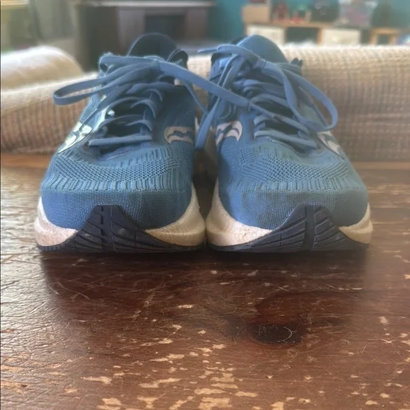 Blue saucony triumph women’s Running Shoes - Picture 3 of 10